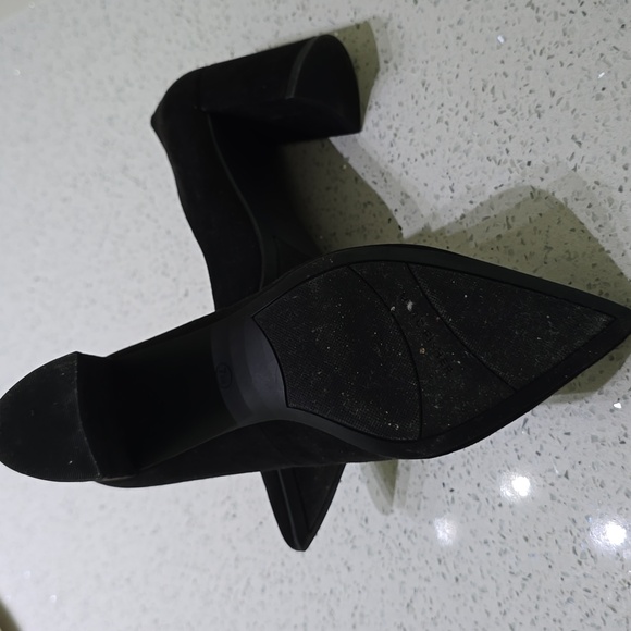 Shoes - Picture 4 of 4